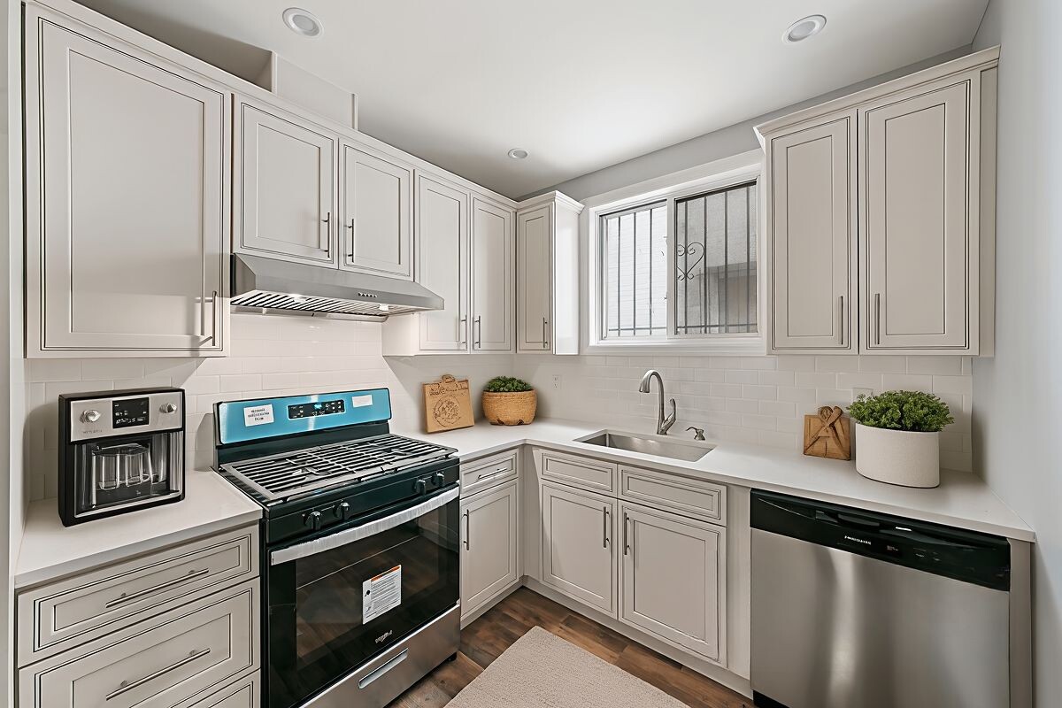 #3 photo, 471 LINDEN Boulevard, East Flatbush , NY 11203