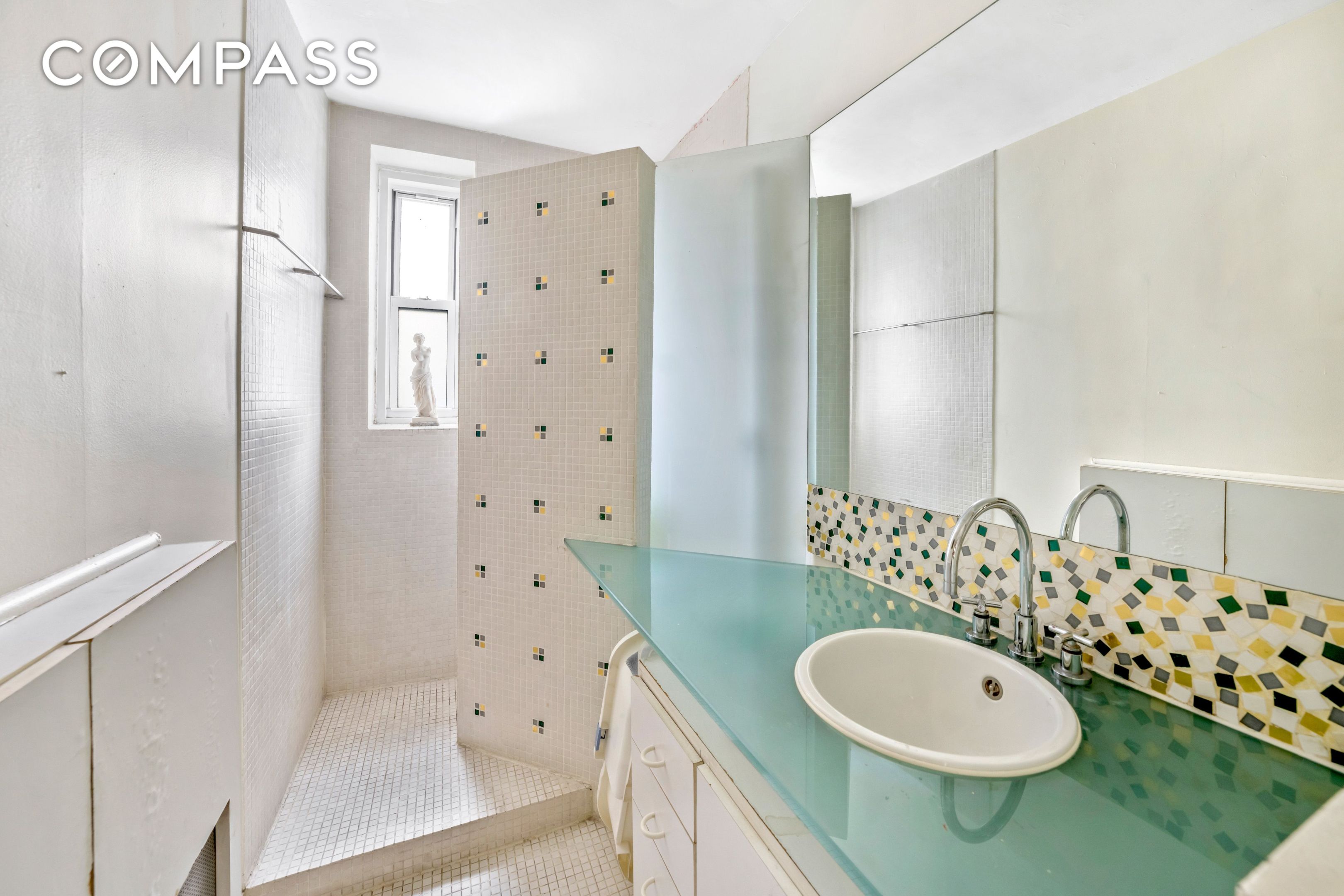 #7 photo, 310 W 55th Street, Hell's Kitchen , NY 10019