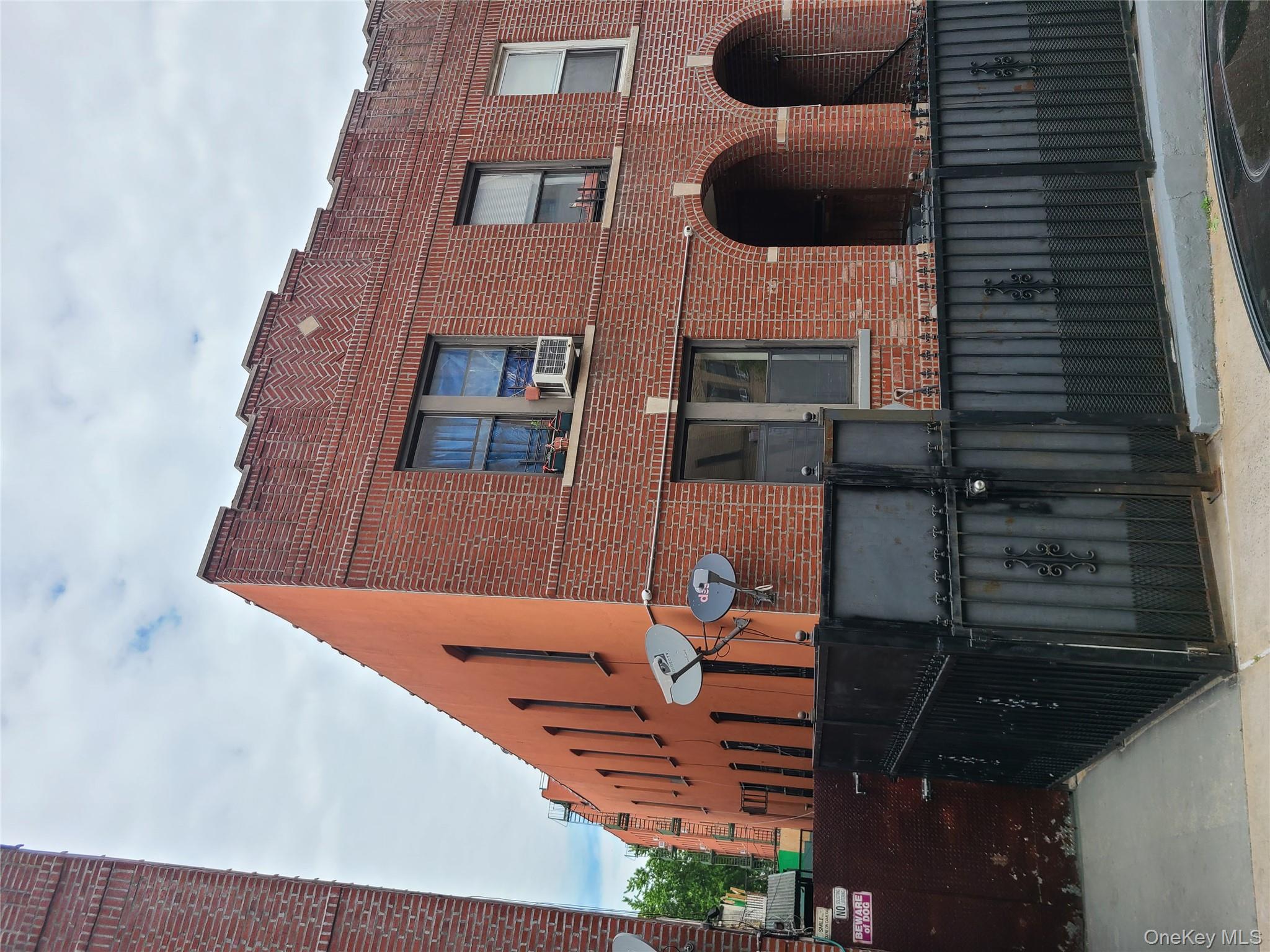 #2 photo, 1309 Seneca Avenue, 브롱크스 Bronx , NY 10474