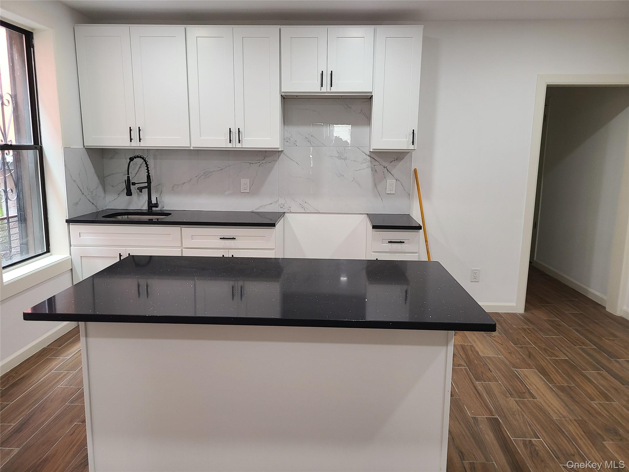 #5 photo, 1309 Seneca Avenue, 브롱크스 Bronx , NY 10474