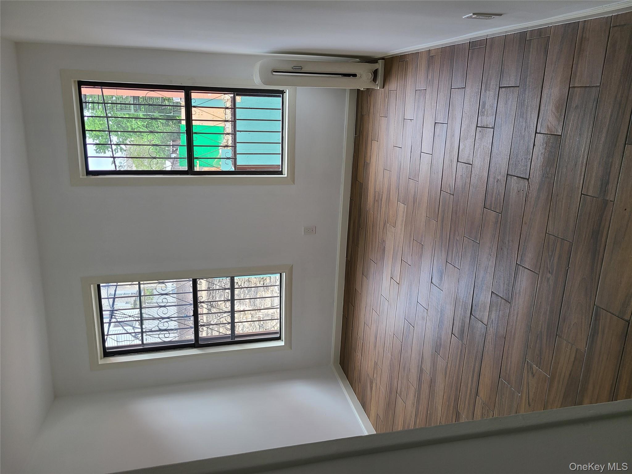 #8 photo, 1309 Seneca Avenue, 브롱크스 Bronx , NY 10474