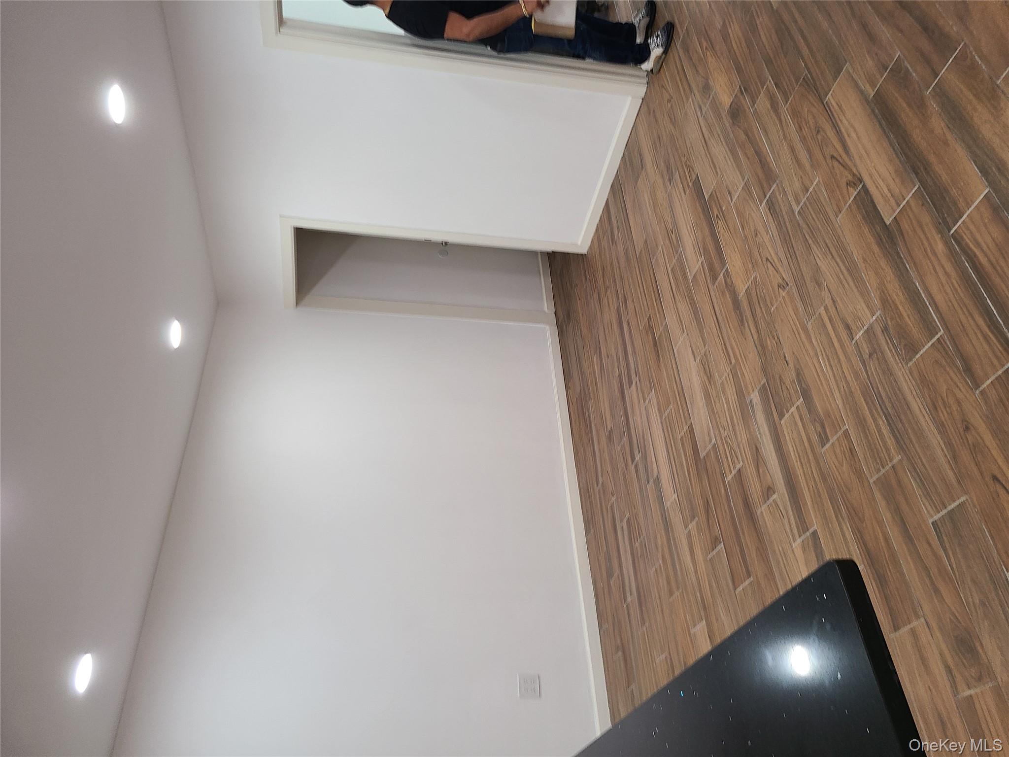 #9 photo, 1309 Seneca Avenue, 브롱크스 Bronx , NY 10474