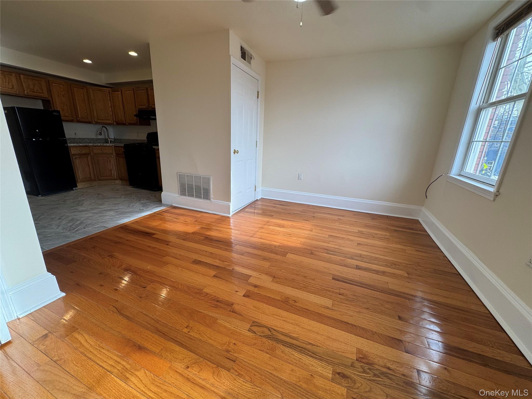 #5 photo, 284 Main Street, Beacon , NY 12508