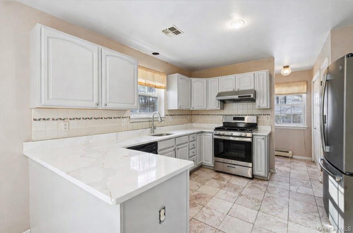 #11 photo, 15 Surrey Lane, Harriman , NY 10926