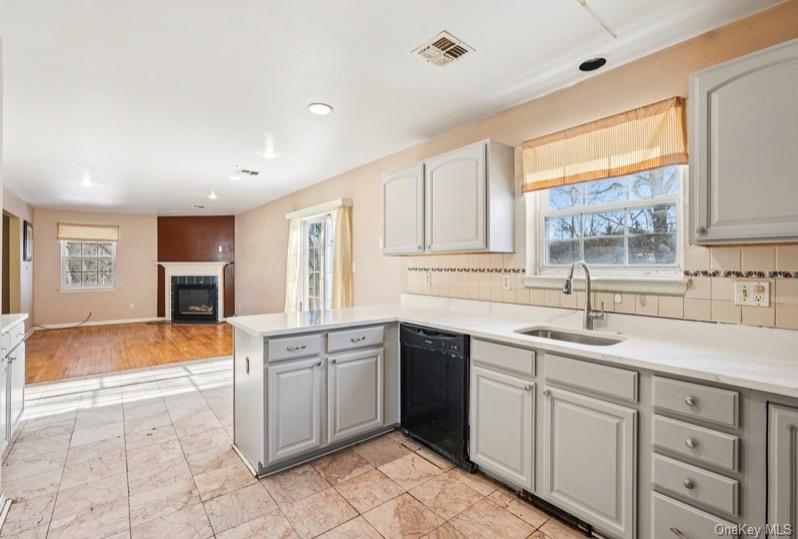 #14 photo, 15 Surrey Lane, Harriman , NY 10926