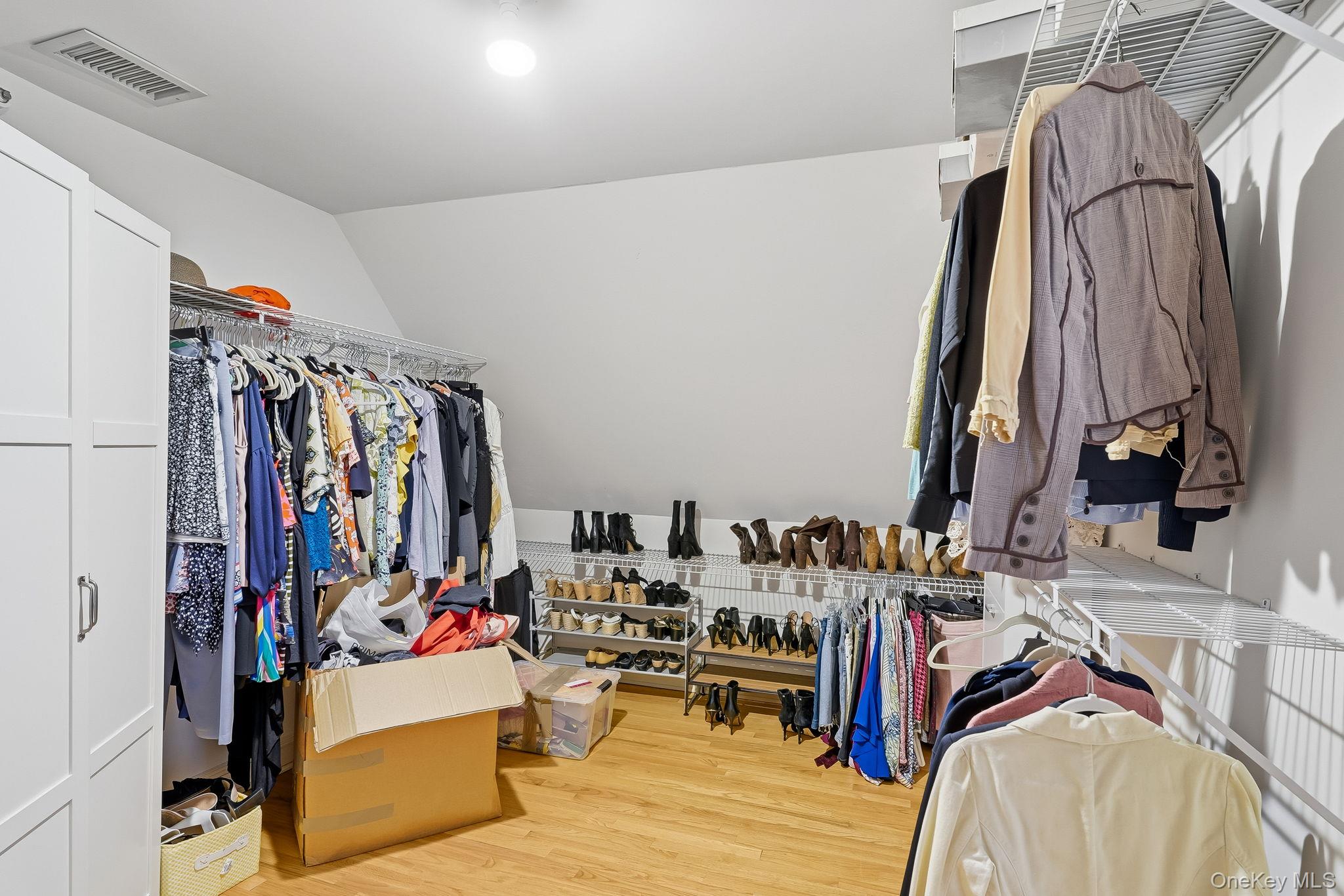 #17 photo, 14 Wyndham Close, White Plains , NY 10605