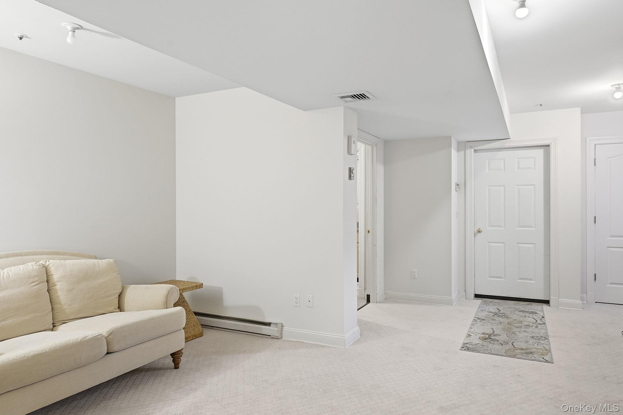 #19 photo, 14 Wyndham Close, White Plains , NY 10605