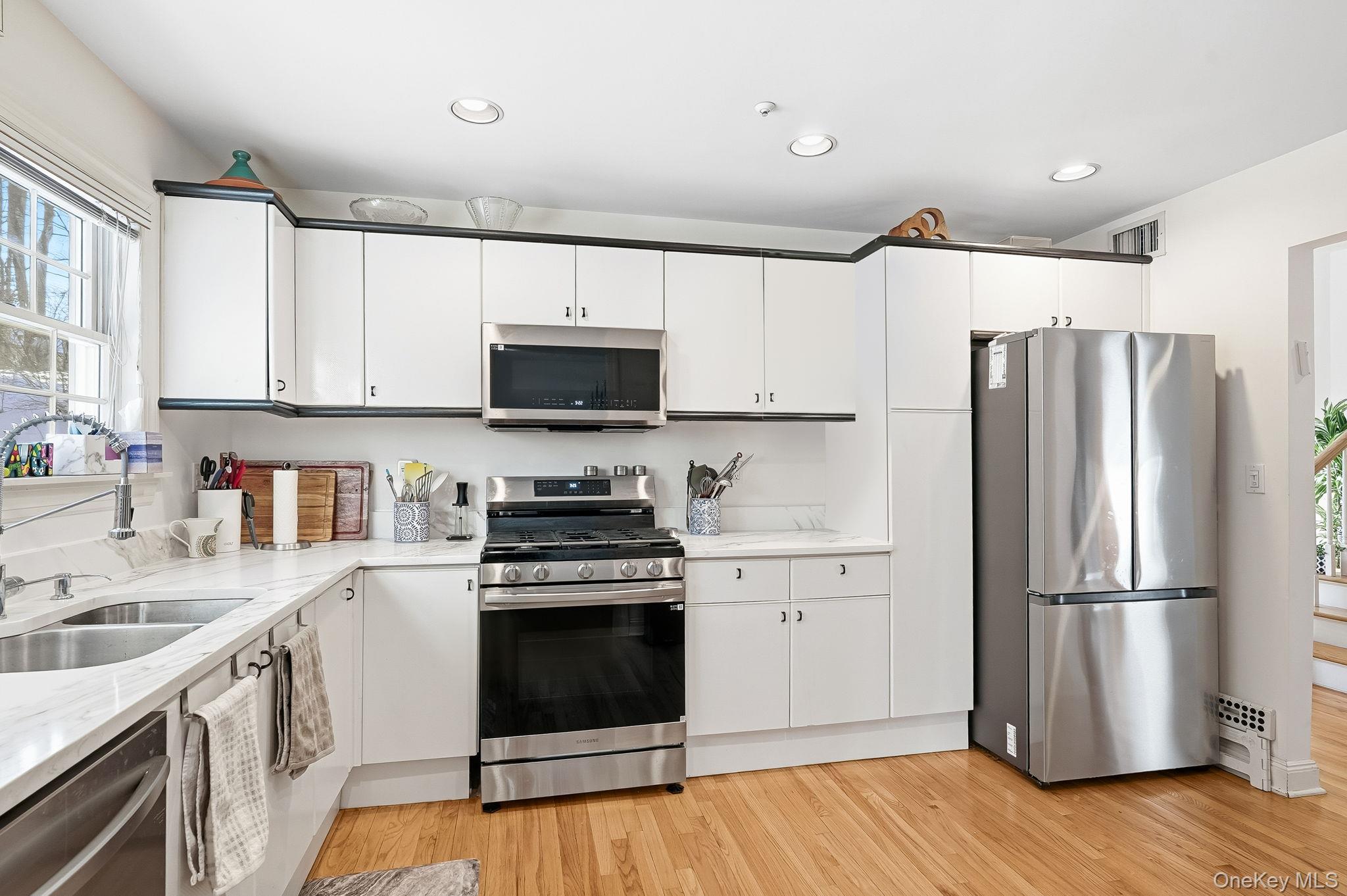 #8 photo, 14 Wyndham Close, White Plains , NY 10605