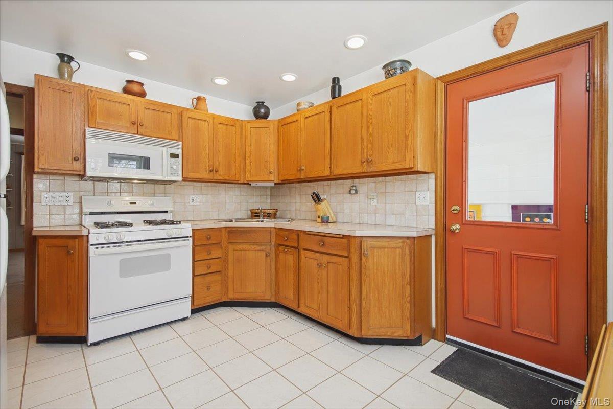 #14 photo, 82 Sleight Plass Road, Poughkeepsie , NY 12603