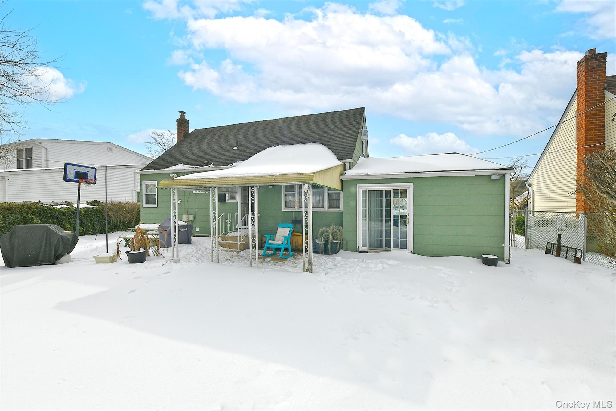 #3 photo, 325 Cayuga Avenue, East Meadow , NY 11554