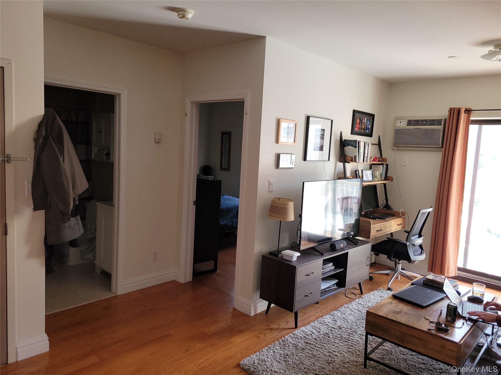 #4 photo, 2572 31st Street, Astoria , NY 11102