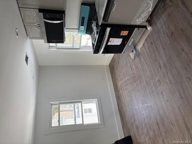 #4 photo, 16 Maple Avenue, Glen Cove , NY 11542