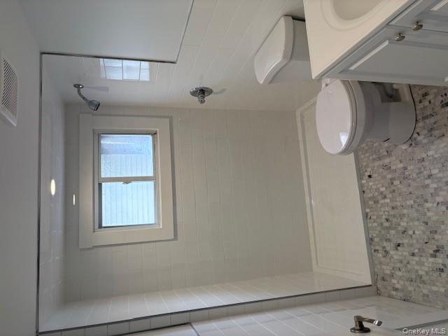 #7 photo, 16 Maple Avenue, Glen Cove , NY 11542