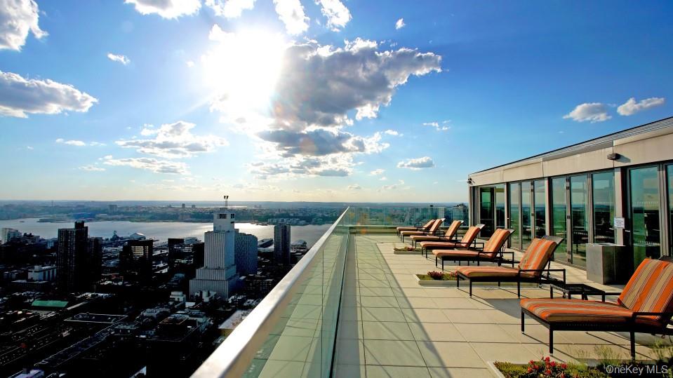 #16 photo, 322 W 57th Street, New York (Manhattan) , NY 10019