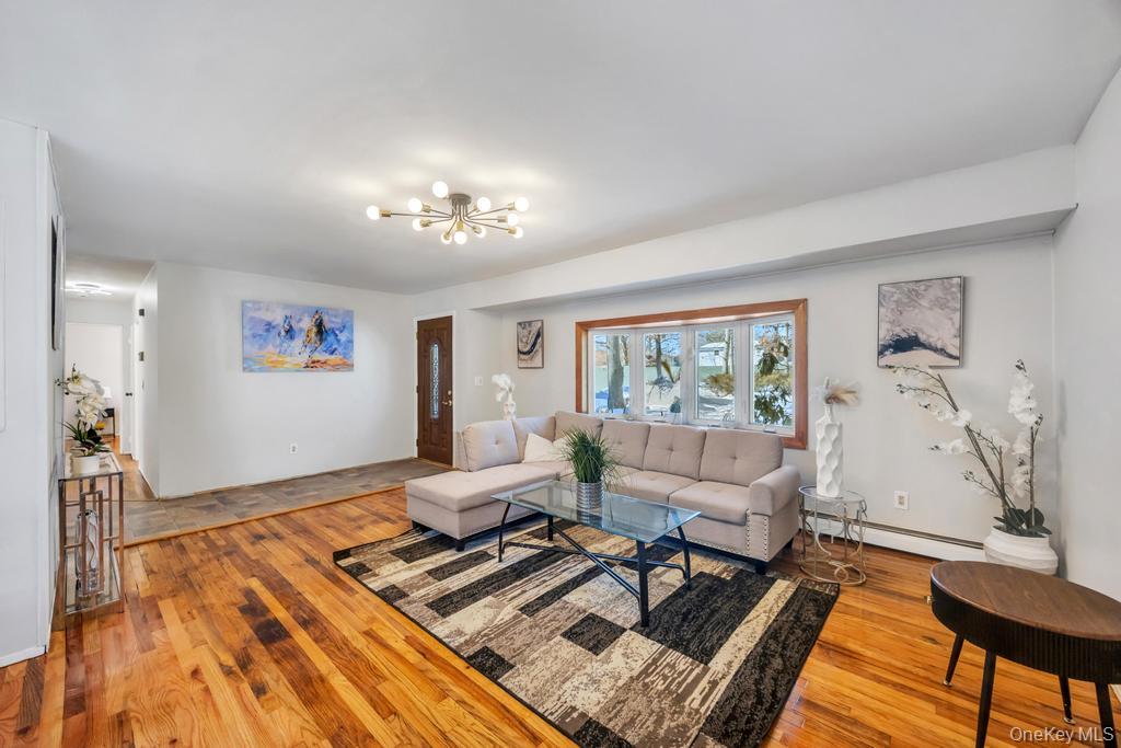 #4 photo, 1175 Old Nichols Road, מחוז סאפוק Islandia , NY 11749