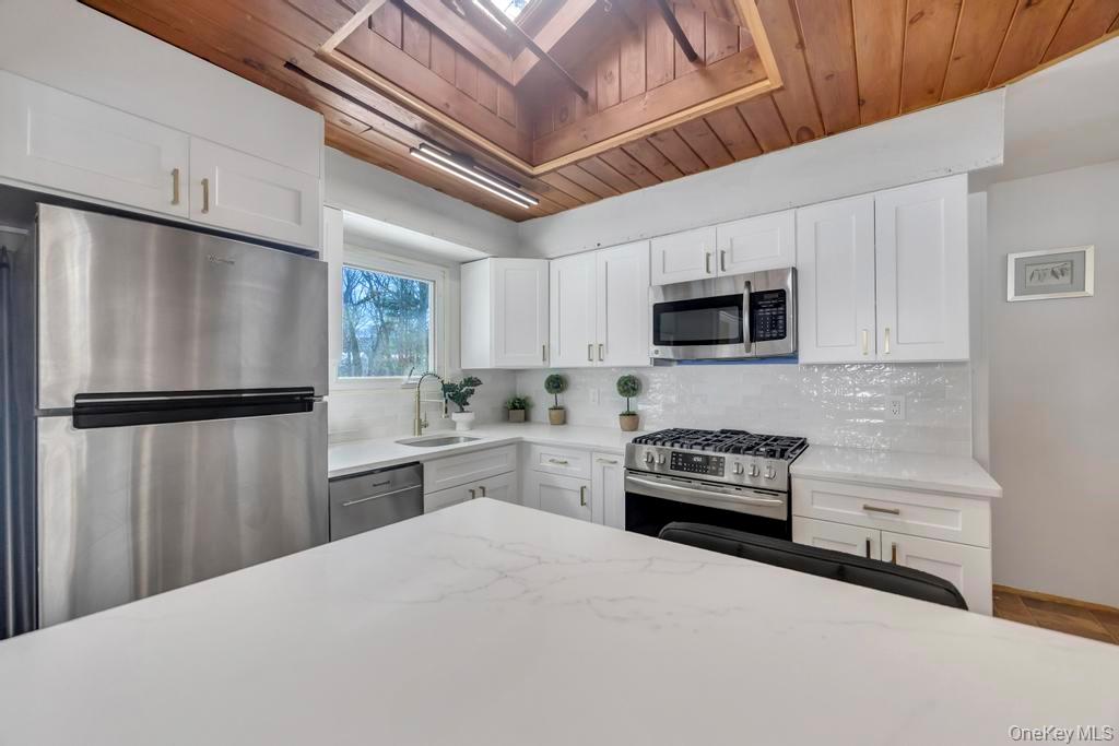 #8 photo, 1175 Old Nichols Road, מחוז סאפוק Islandia , NY 11749