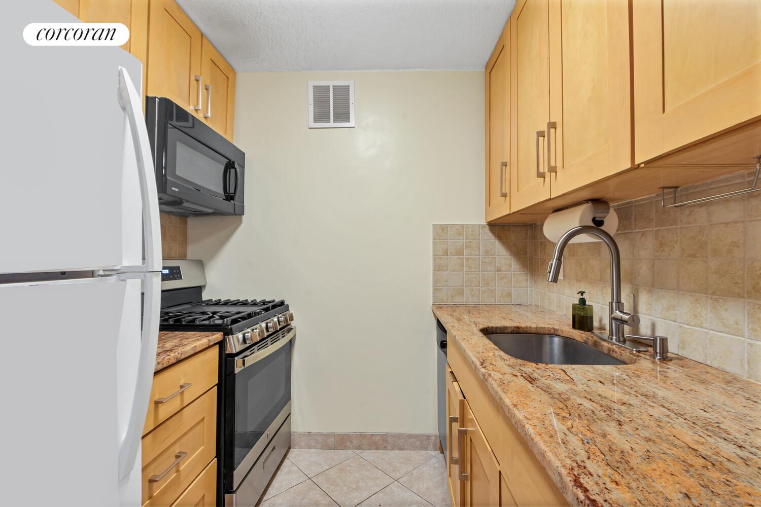 #7 photo, 118-18 UNION Turnpike, Kew Gardens , NY 11415