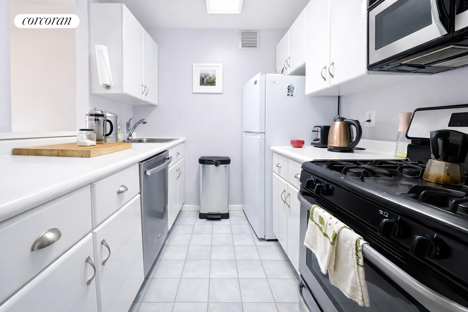 #3 photo, 445 W 19TH Street, मैनहटन Chelsea , NY 10011