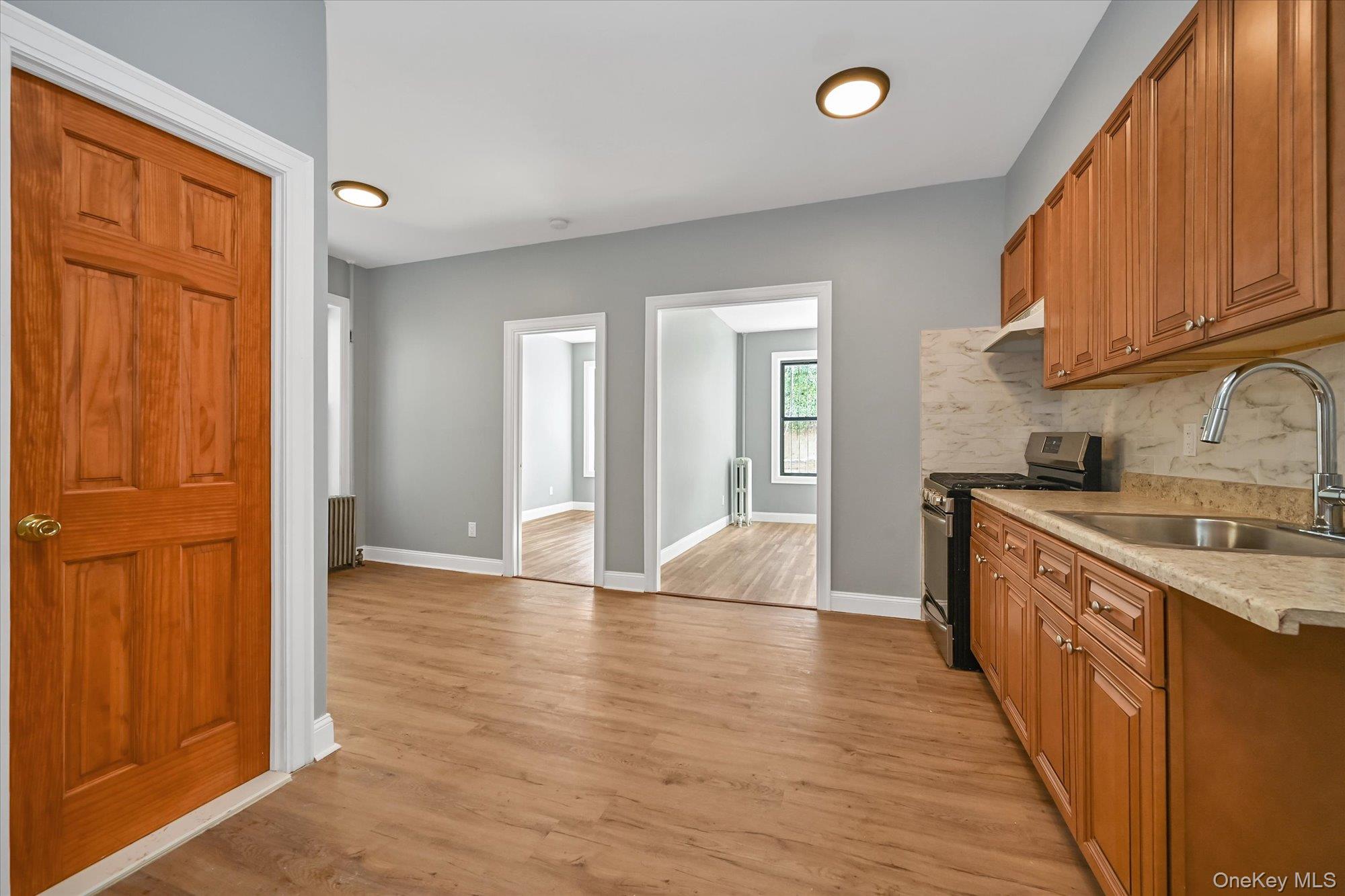 #4 photo, 438 E 98th Street, 布鲁克林 Brooklyn , NY 11212