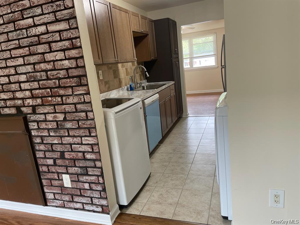 #3 photo, 95 Hill Court, Calverton , NY 11933