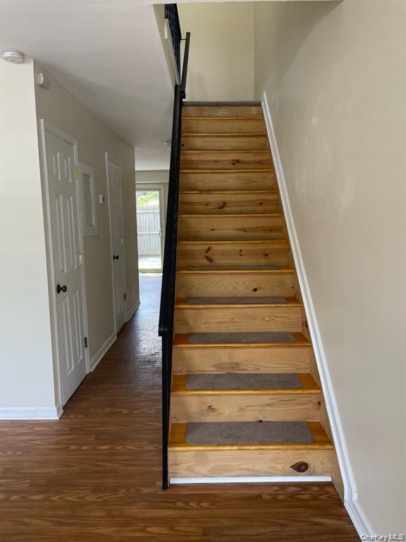 #5 photo, 95 Hill Court, Calverton , NY 11933