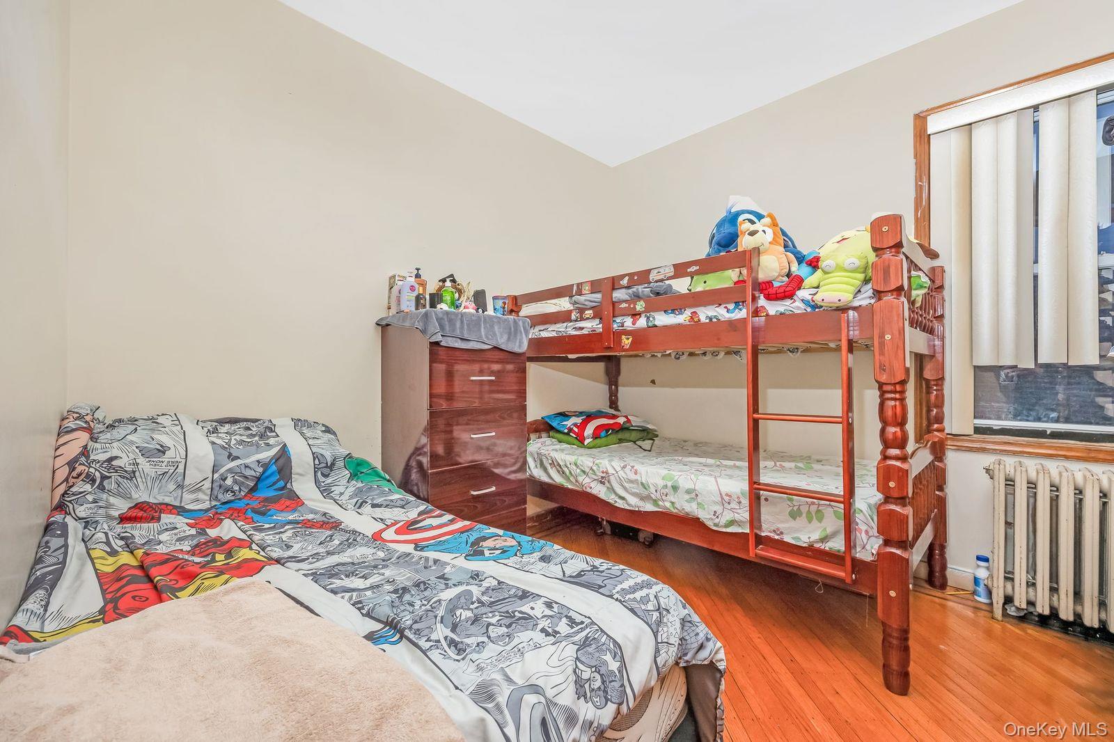 #13 photo, 42-28 159th Street, 法拉盛 Flushing , NY 11358