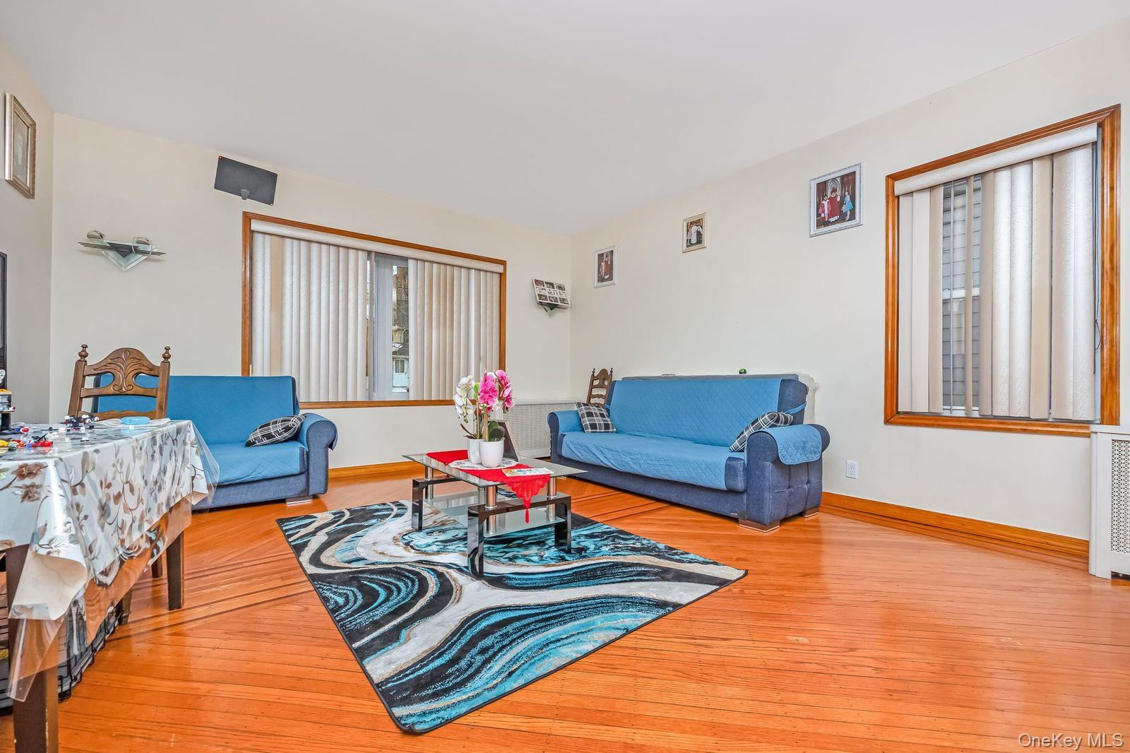 #4 photo, 42-28 159th Street, 法拉盛 Flushing , NY 11358