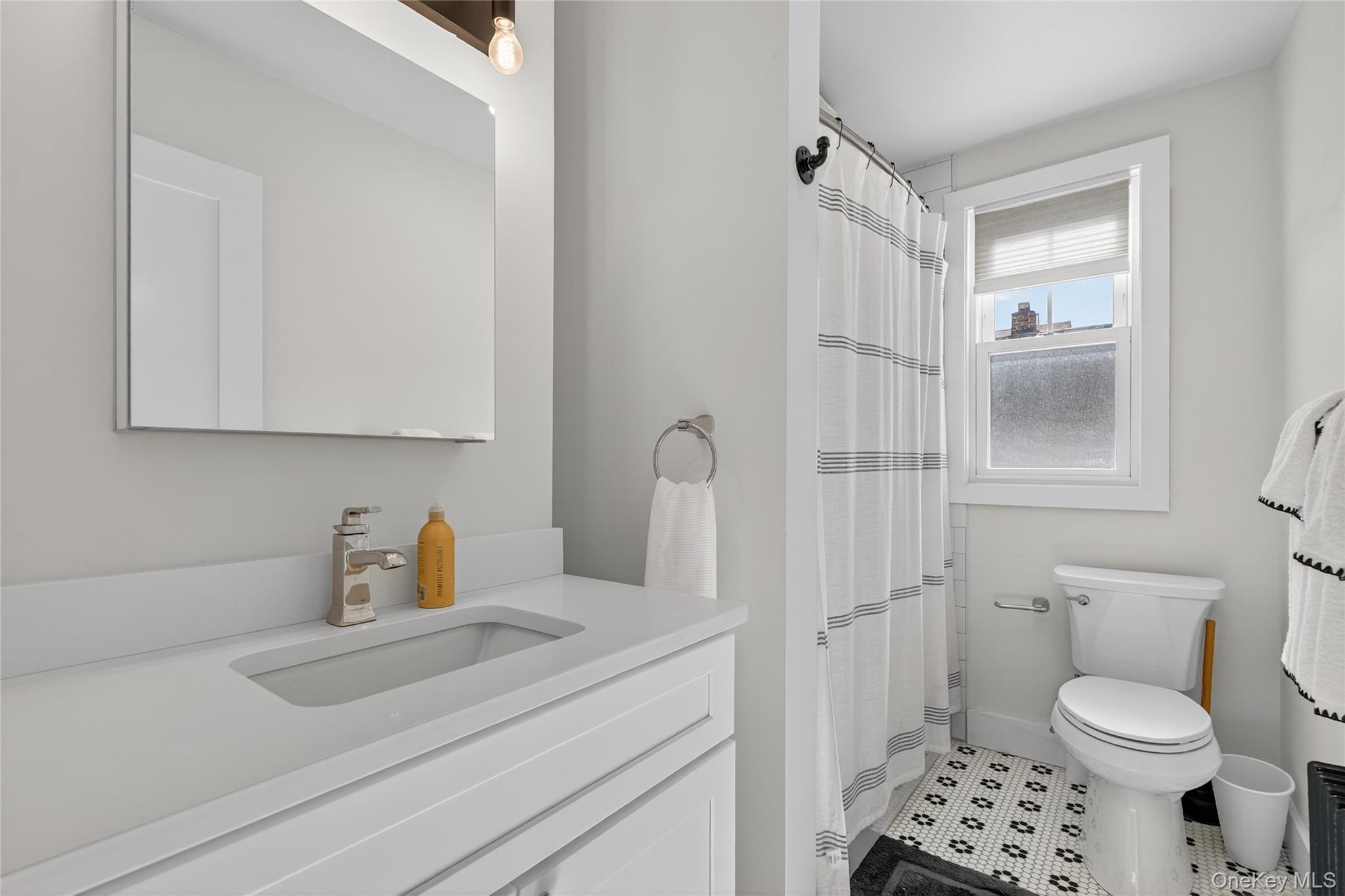 #8 photo, 44 Madeleine Avenue, New Rochelle , NY 10801