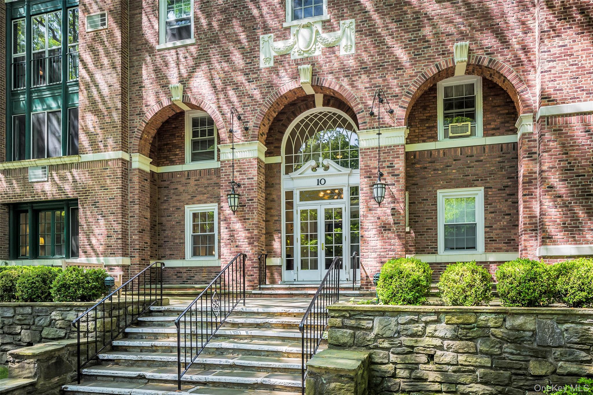 #1 photo, 10 Brooklands, Bronxville , NY 10708