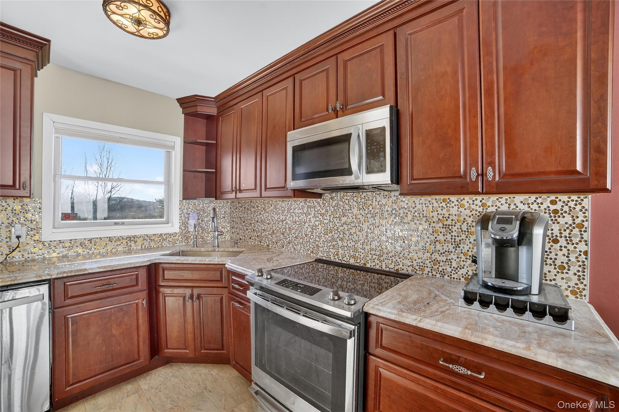 #11 photo, 20 Beecher Lane, 뉴욕주 Peekskill , NY 10566