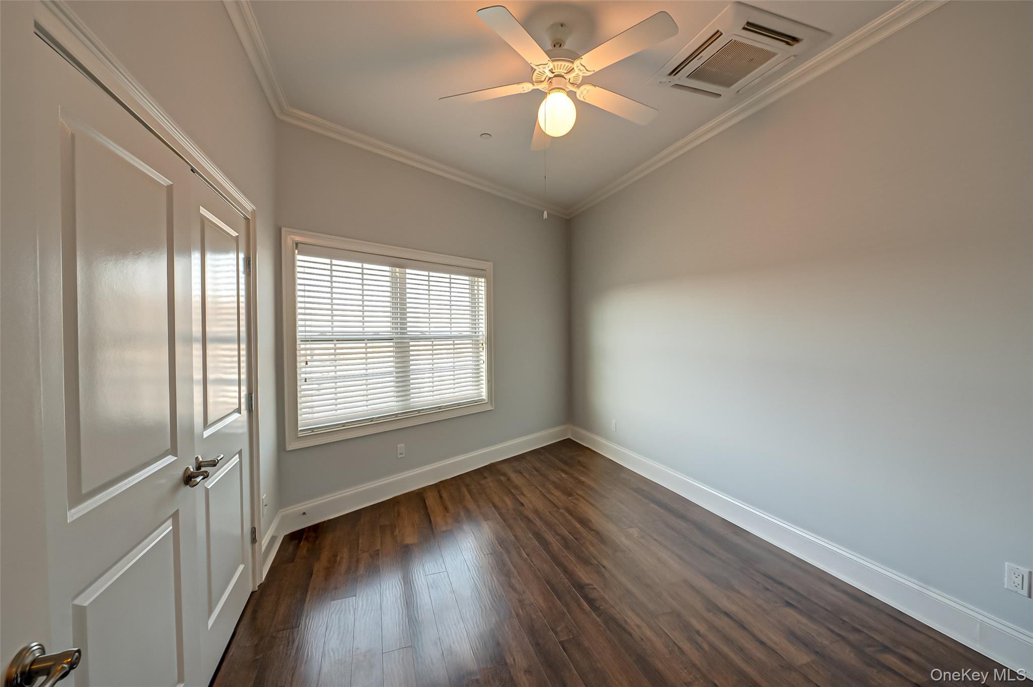 #7 photo, 50 - 2F Stewart Avenue, Huntington , NY 11743