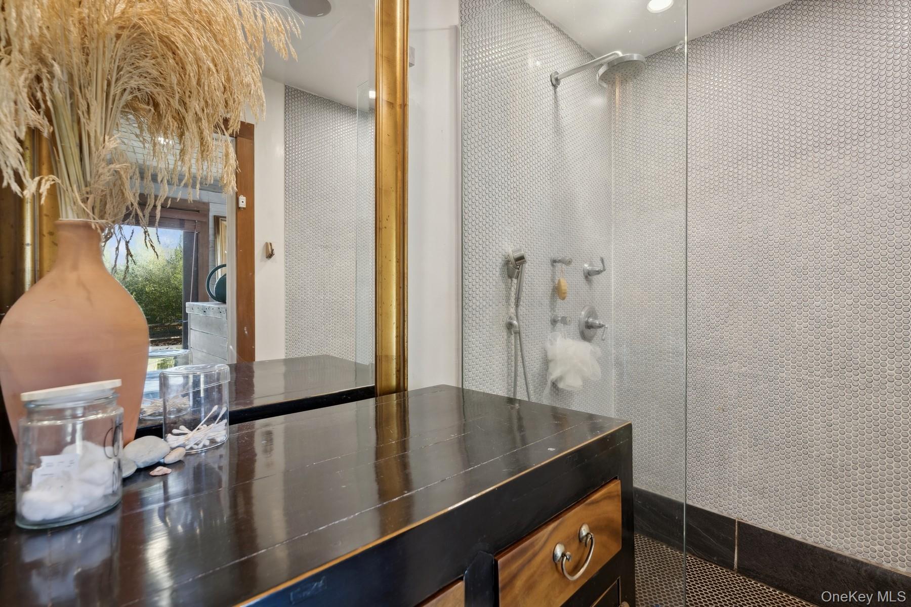 #12 photo, 1 Burkeshire Drive, מחוז סאפוק Sag Harbor , NY 11963