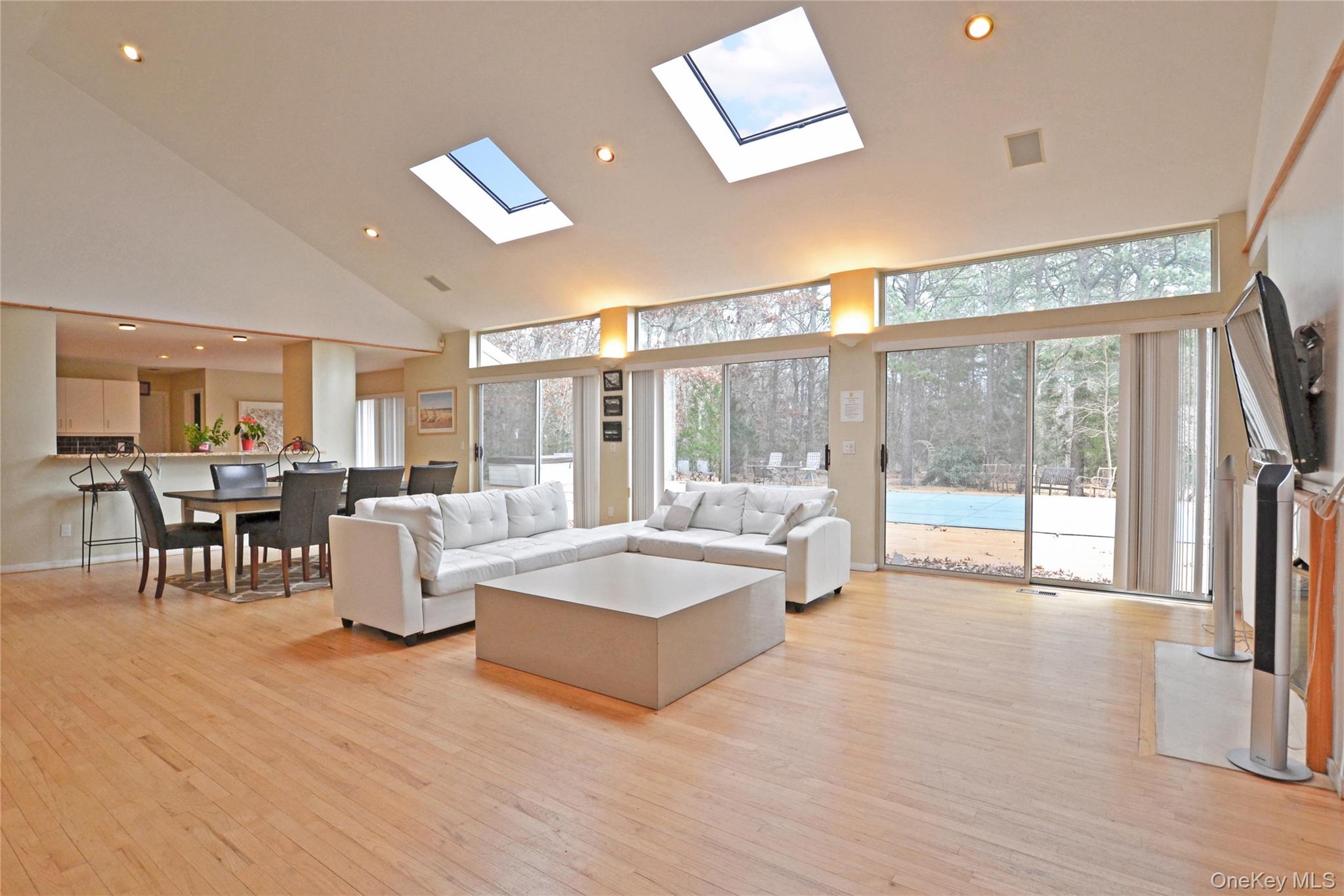 #13 photo, 10 Jeffrey Lane, 롱 아일랜드 East Quogue , NY 11942