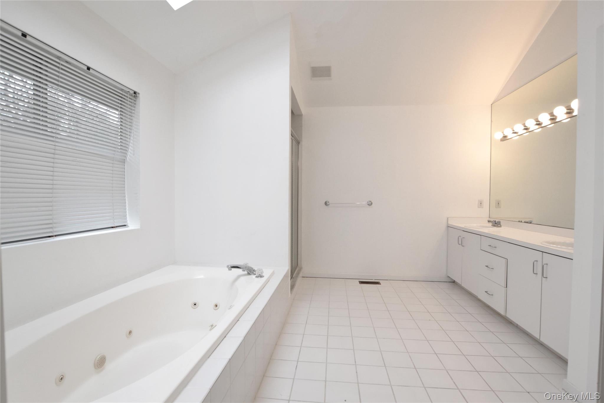 #16 photo, 10 Jeffrey Lane, 롱 아일랜드 East Quogue , NY 11942