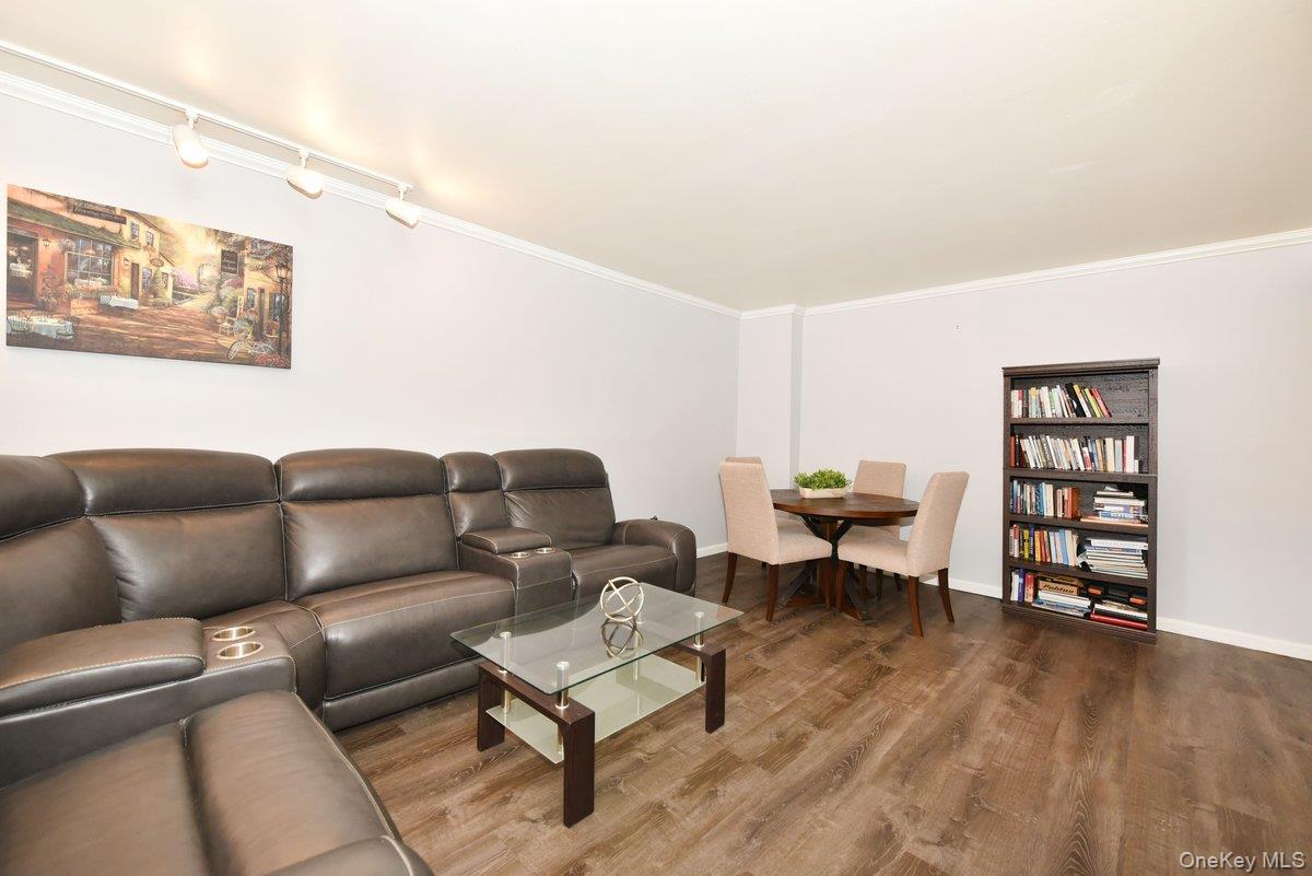 #8 photo, 101 Lincoln Avenue, 롱 아일랜드 Mineola , NY 11501