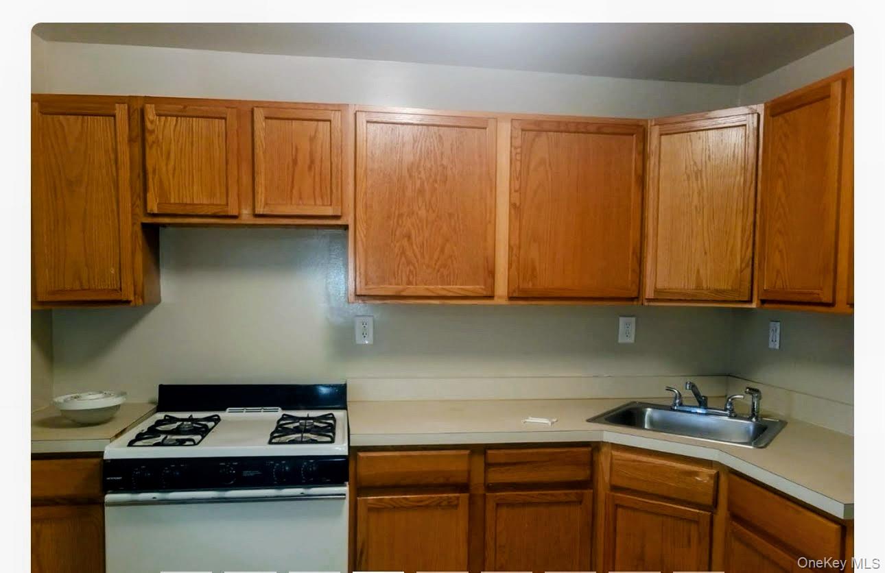 #3 photo, 512 Milford Street, Brooklyn , NY 11208