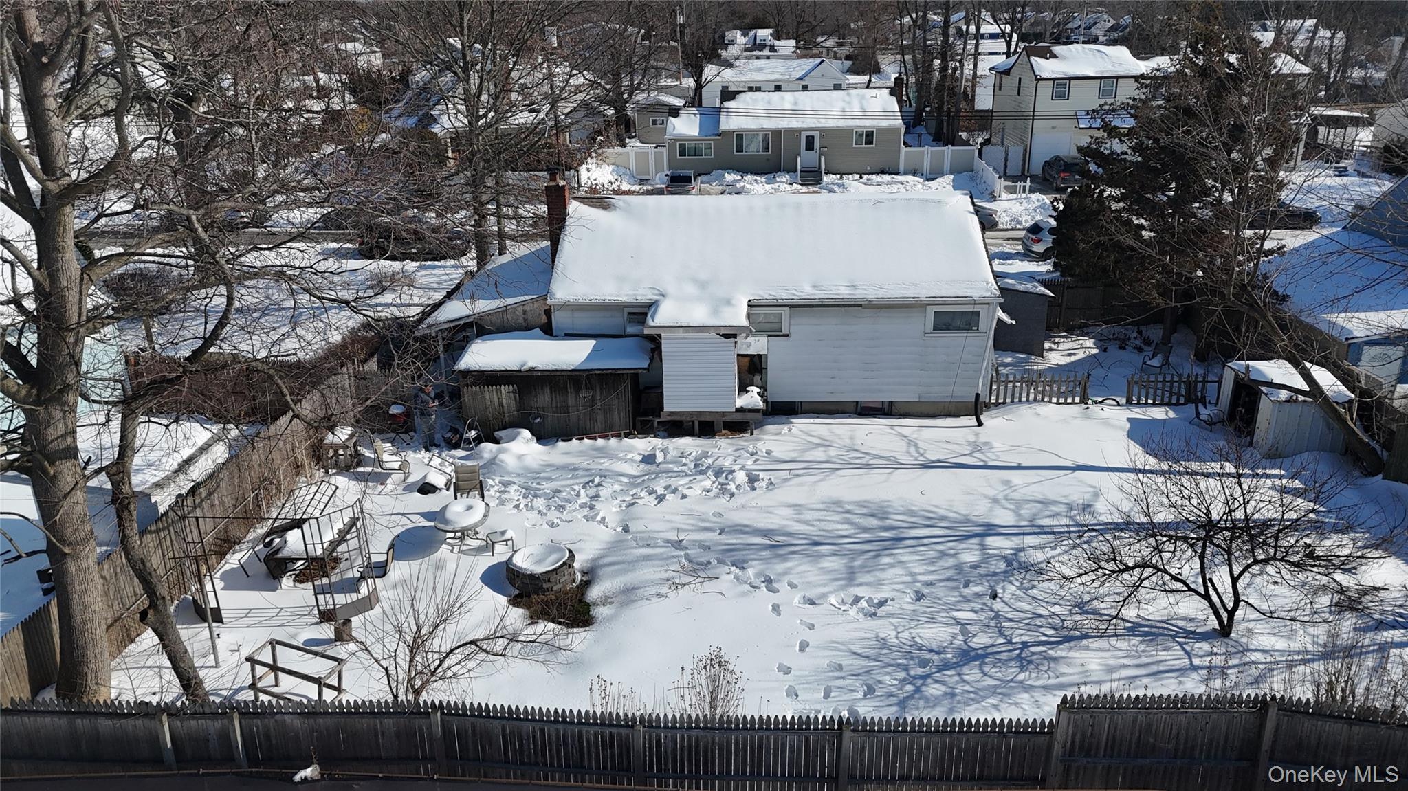 #9 photo, 208 Charter Oaks Avenue, 롱 아일랜드 Brentwood , NY 11717