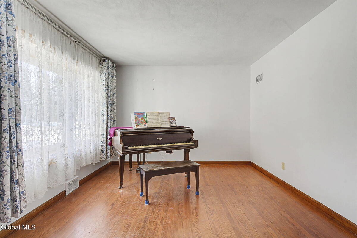 #5 photo, 36 Marion Boulevard, 紐約州 Glenville , NY 12302