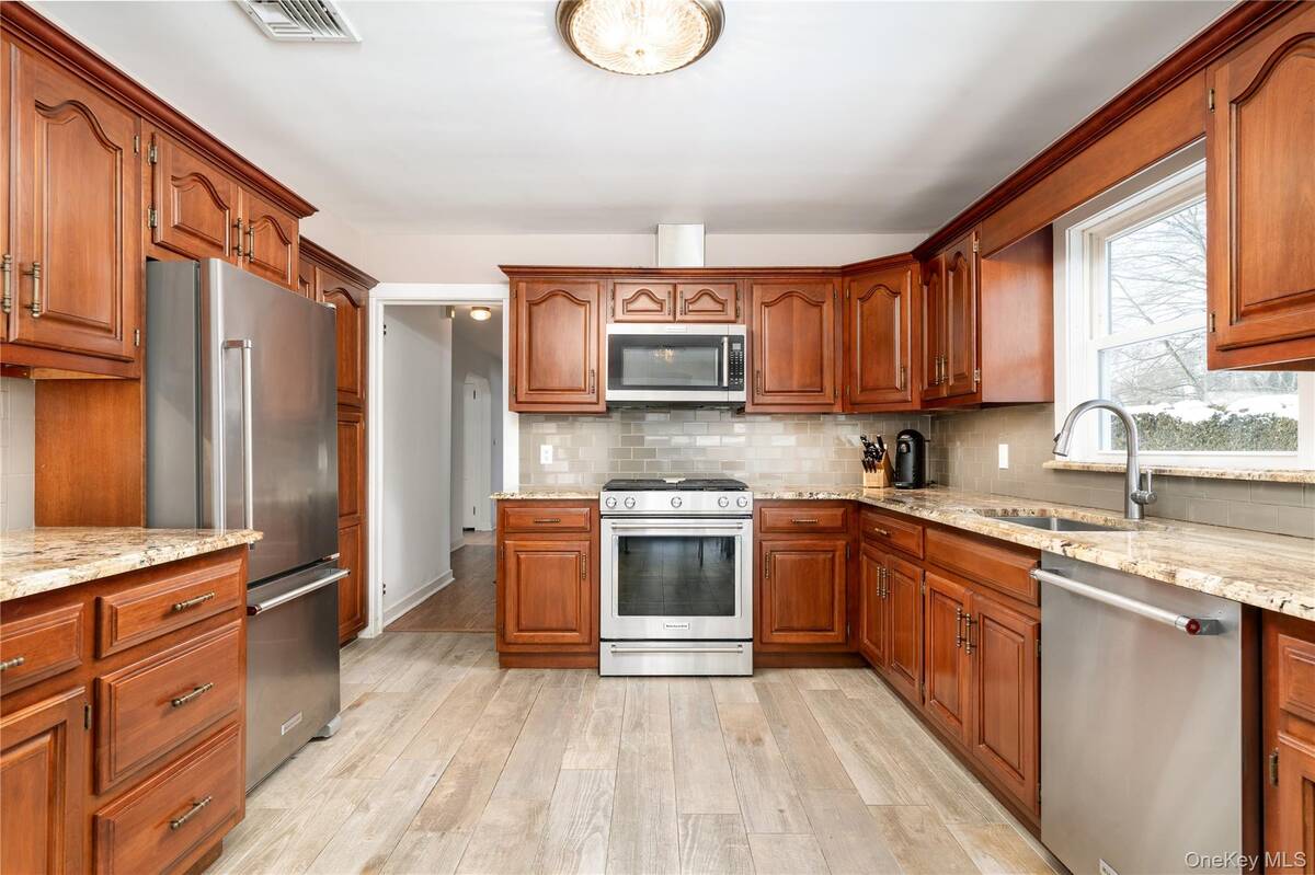 #18 photo, 735 Reeve Avenue, सफ़ोक काउंटी Mattituck , NY 11952