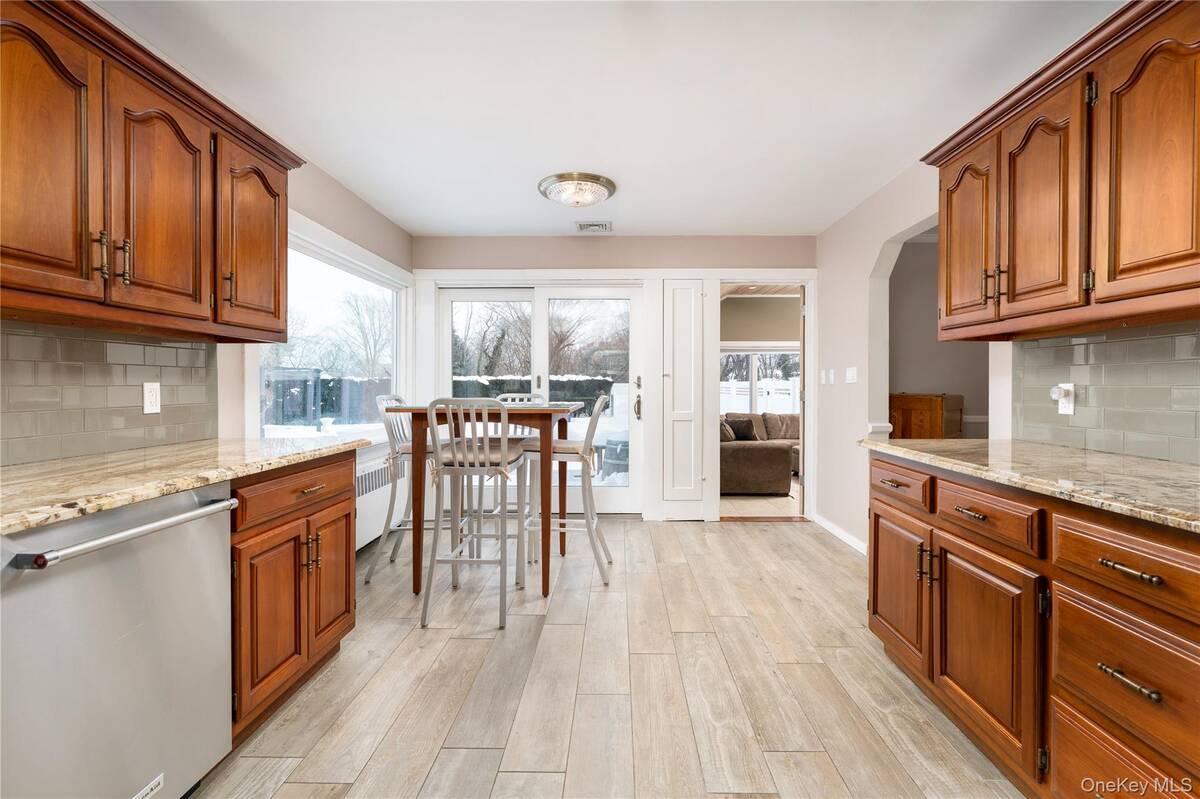 #22 photo, 735 Reeve Avenue, सफ़ोक काउंटी Mattituck , NY 11952