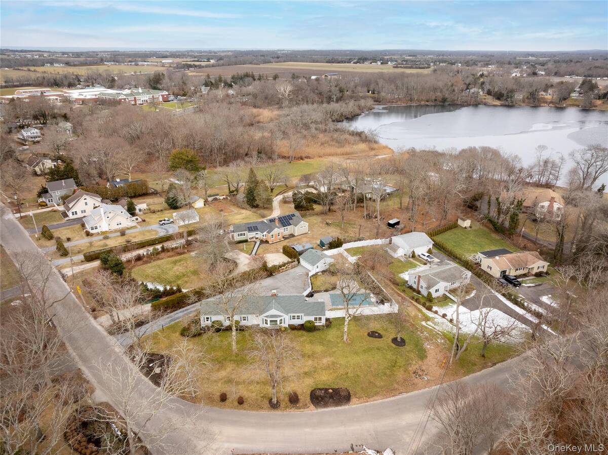 #3 photo, 735 Reeve Avenue, सफ़ोक काउंटी Mattituck , NY 11952