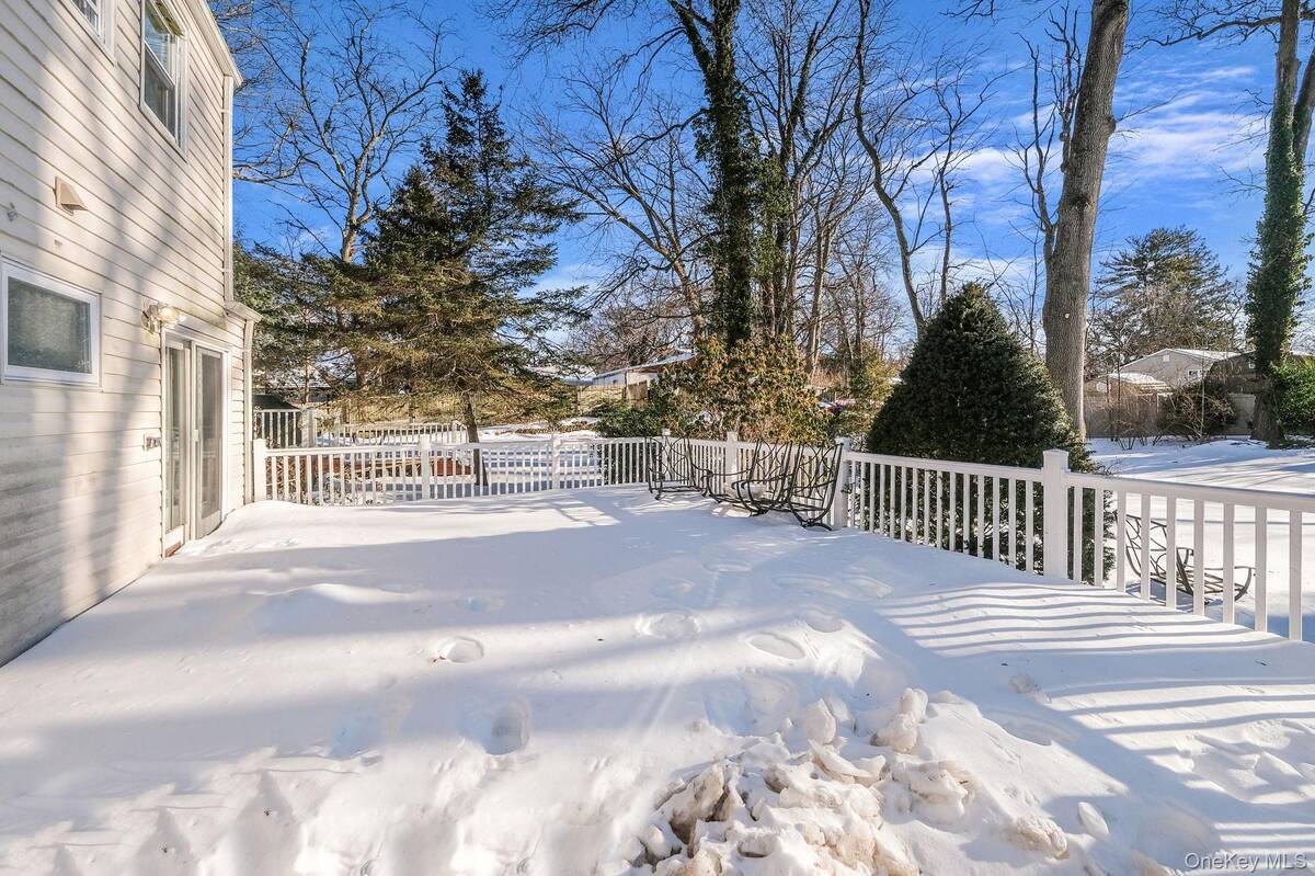 #11 photo, 21 Valleywood Drive, Huntington Station , NY 11746