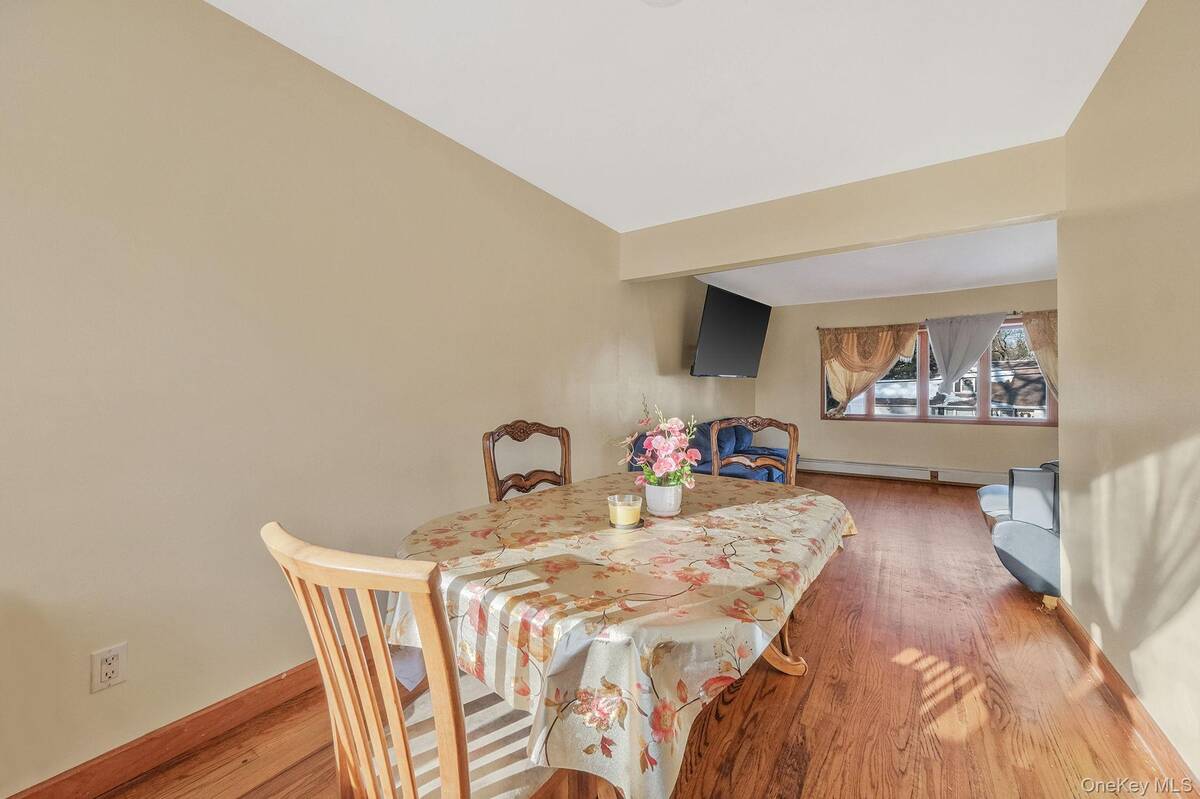 #16 photo, 21 Valleywood Drive, Huntington Station , NY 11746