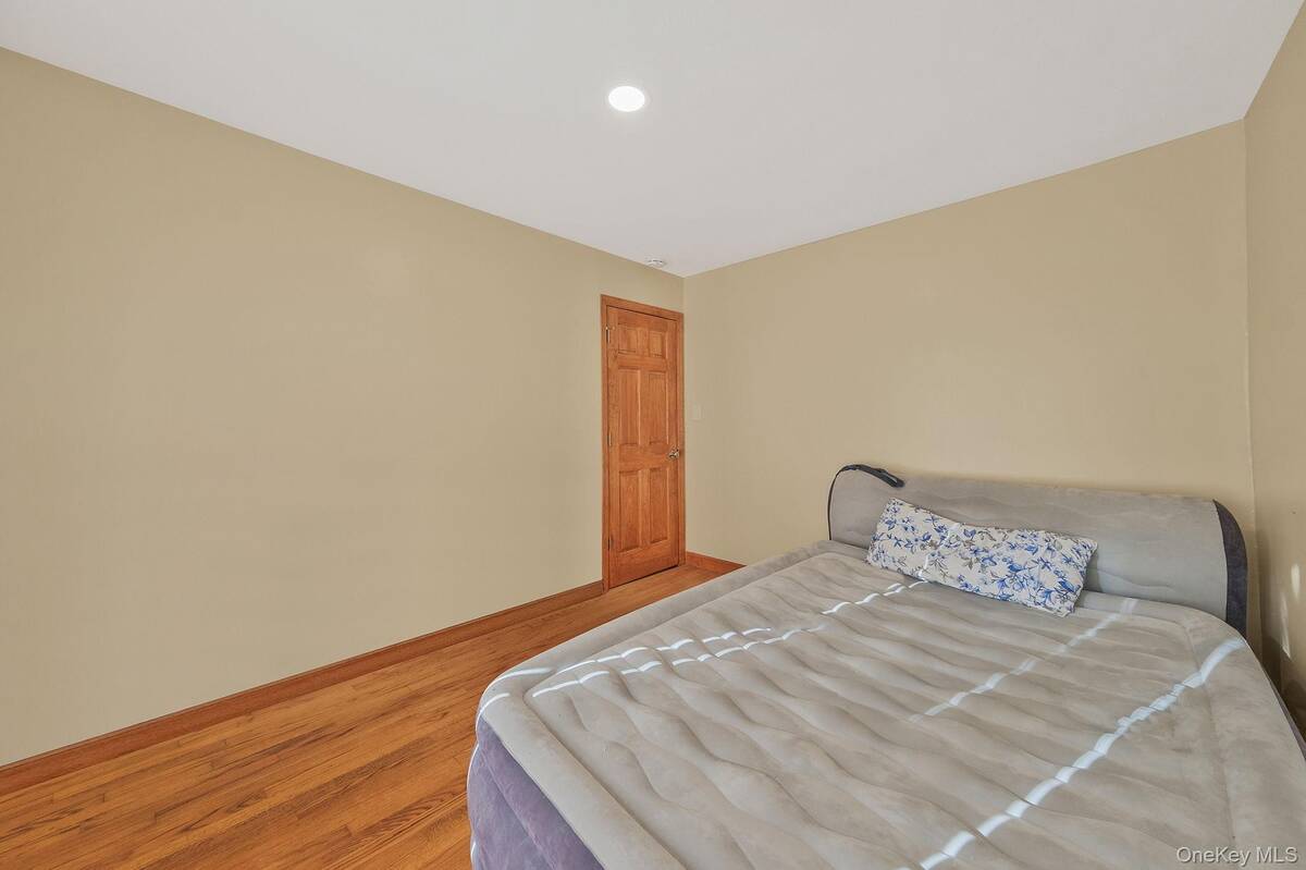 #21 photo, 21 Valleywood Drive, Huntington Station , NY 11746