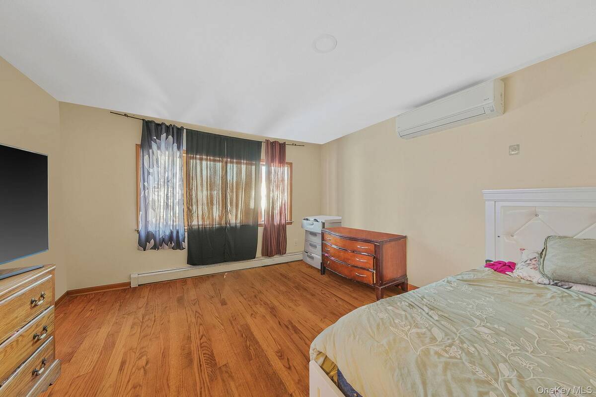 #23 photo, 21 Valleywood Drive, Huntington Station , NY 11746