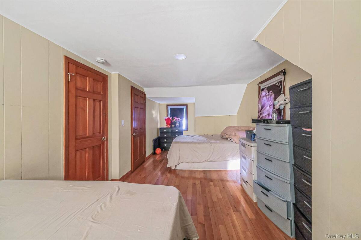 #25 photo, 21 Valleywood Drive, Huntington Station , NY 11746