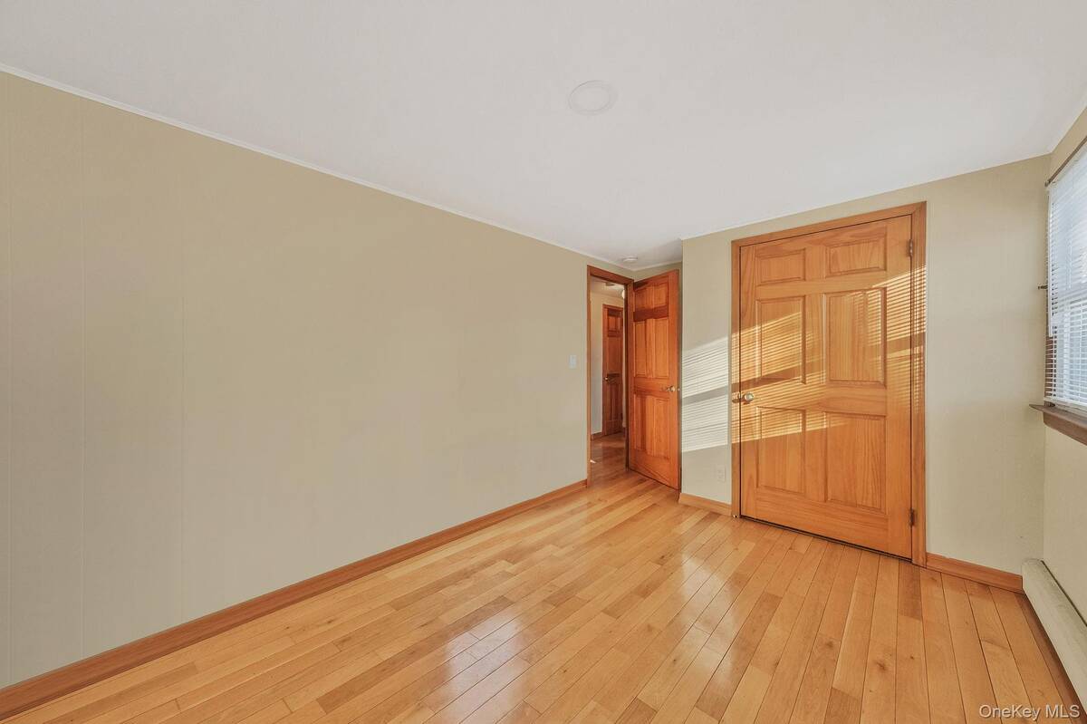 #26 photo, 21 Valleywood Drive, Huntington Station , NY 11746