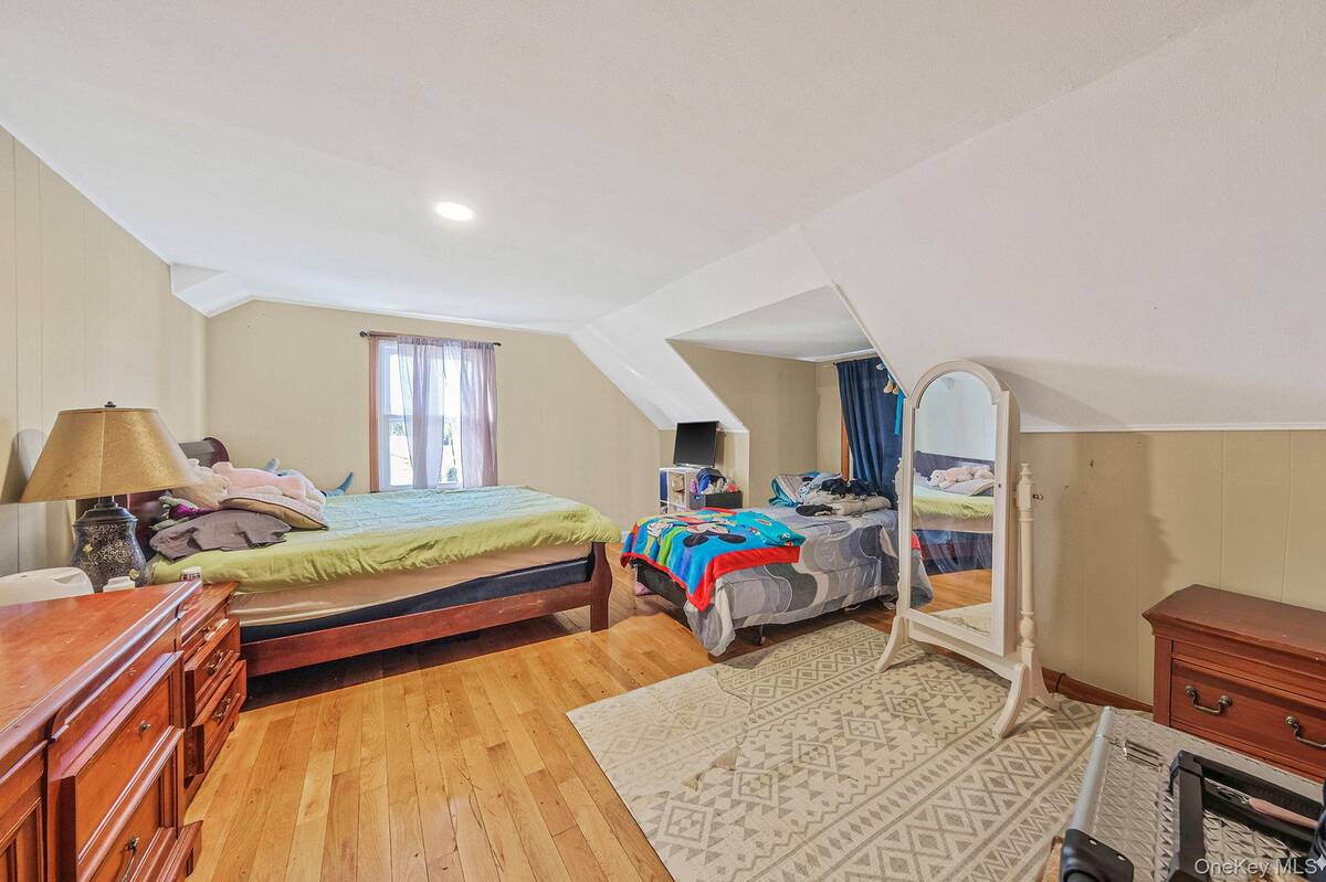 #27 photo, 21 Valleywood Drive, Huntington Station , NY 11746