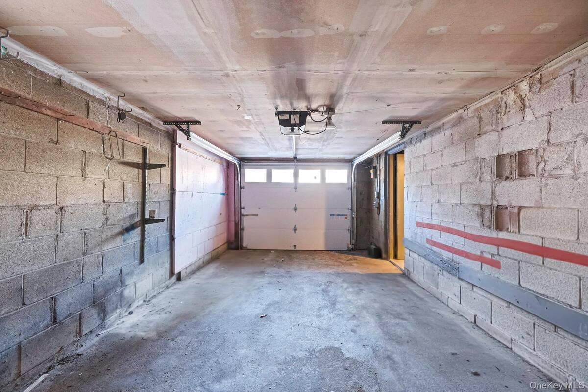 #32 photo, 21 Valleywood Drive, Huntington Station , NY 11746