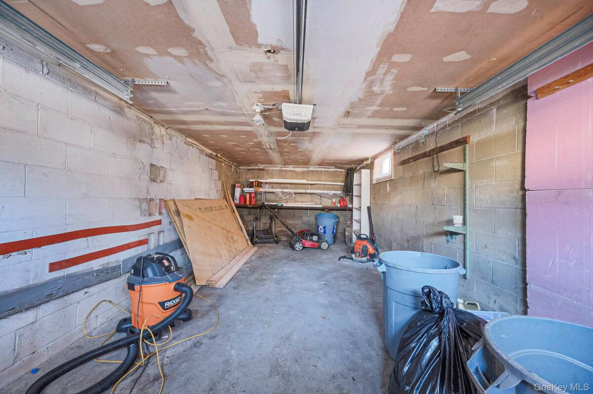 #33 photo, 21 Valleywood Drive, Huntington Station , NY 11746